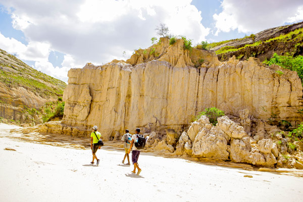 Accompagner par un guide local 